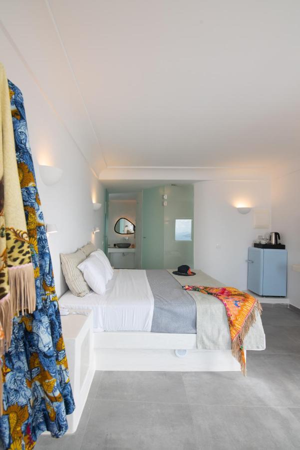 Caldera Cliff Illusion Aparthotel Fira  Bagian luar foto