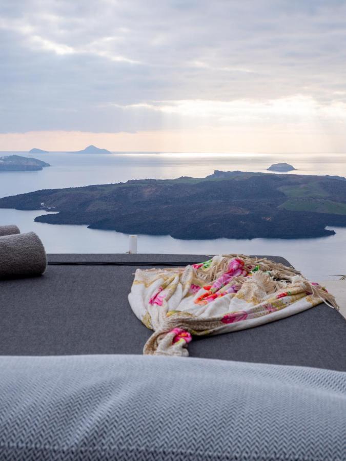 Caldera Cliff Illusion Aparthotel Fira  Bagian luar foto