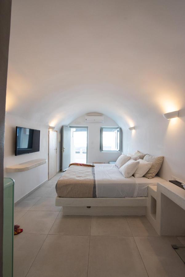 Caldera Cliff Illusion Aparthotel Fira  Bagian luar foto
