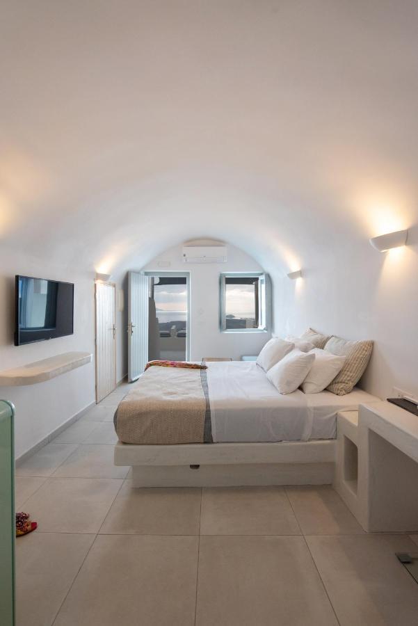 Caldera Cliff Illusion Aparthotel Fira  Bagian luar foto