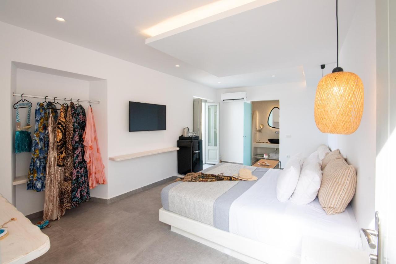 Caldera Cliff Illusion Aparthotel Fira  Bagian luar foto